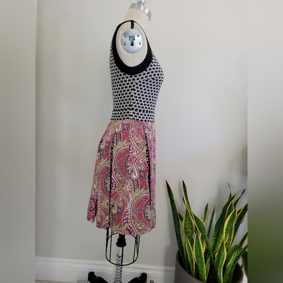 ETRO black, white and colourful patterned pleated dress - Picture 3 of 9